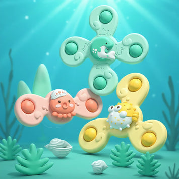 en productafbeelding van een slak-vormige bijtring of speelgoed in de kleuren geel en blauw. De ring heeft een afmeting van 13 cm.