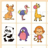 Kind speelt met kartonnen dierenpuzzel vliegtuig – educatief peuterspeelgoed