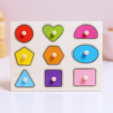 Puzzel van hout met kleurrijke afbeeldingen van fruit en groente. Ideaal voor het leren van namen en kleuren van verschillende soorten voedsel.