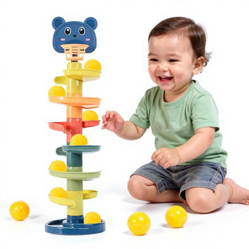 Baby  speelt met speelgoed